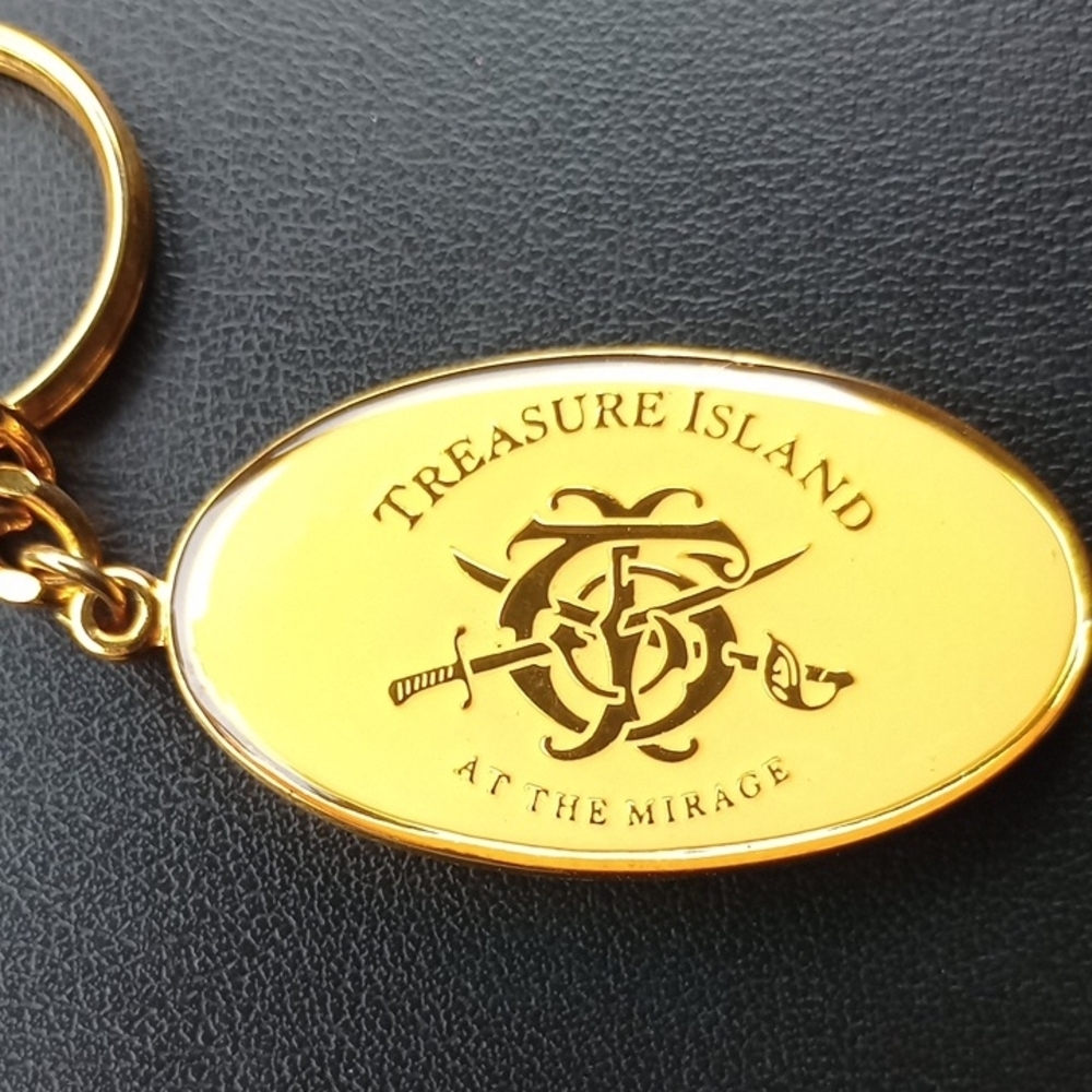 Gold Toned Key Chain Treasure Island At The Mirage